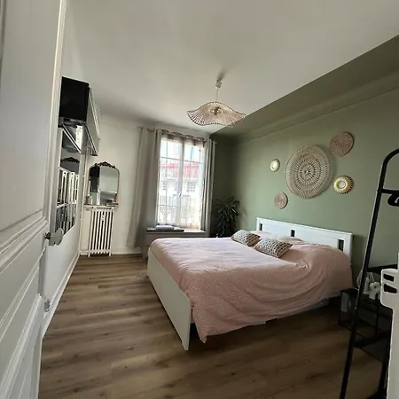 New Near Paris Metro L13 Apartment *